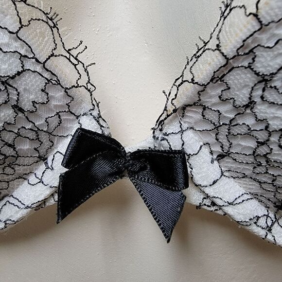 VICTORIA'S SECRET VERY SEXY LACY PUSH-UP BRA - Picture 4 of 8